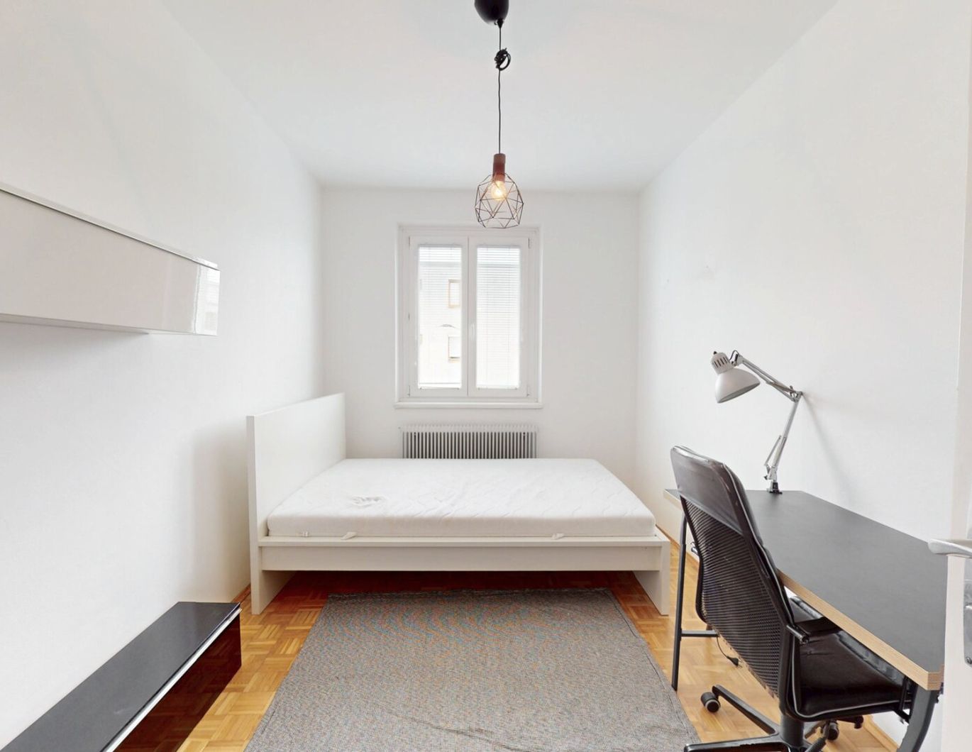 WG-ZIMMER in 3er-STUDENTEN-WG mit AUßENFLÄCHE (490,- Warmmiete Gesamt)