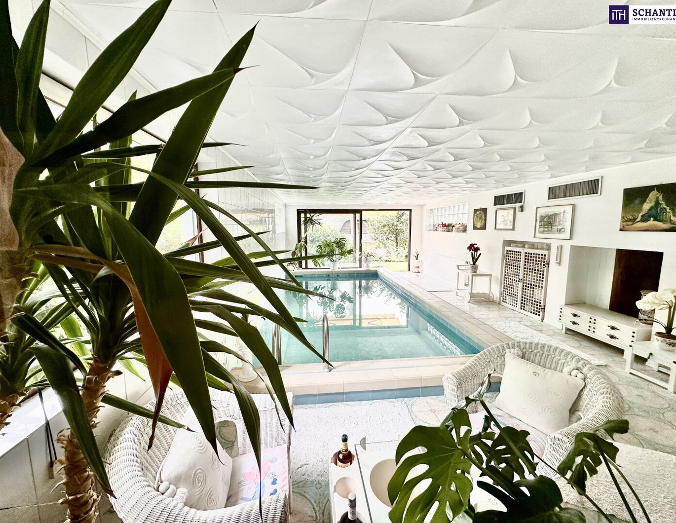 **Exklusive Landhausvilla in Pötzleinsdorf** ++ eigener Pool ++ Sauna ++ Fitnessraum ++ großer blühender Garten ++ Garage ++ Terrasse ++ direkt beim Pötzleinsdorfer Schlosspark ++