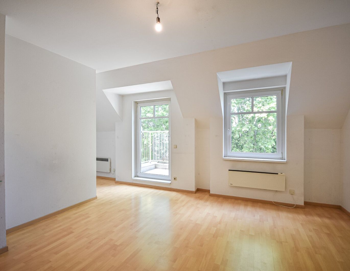 Schöne 4-Zimmer-DG-Maisonette am Lorenz-Bayer-Park mit zwei Balkonen