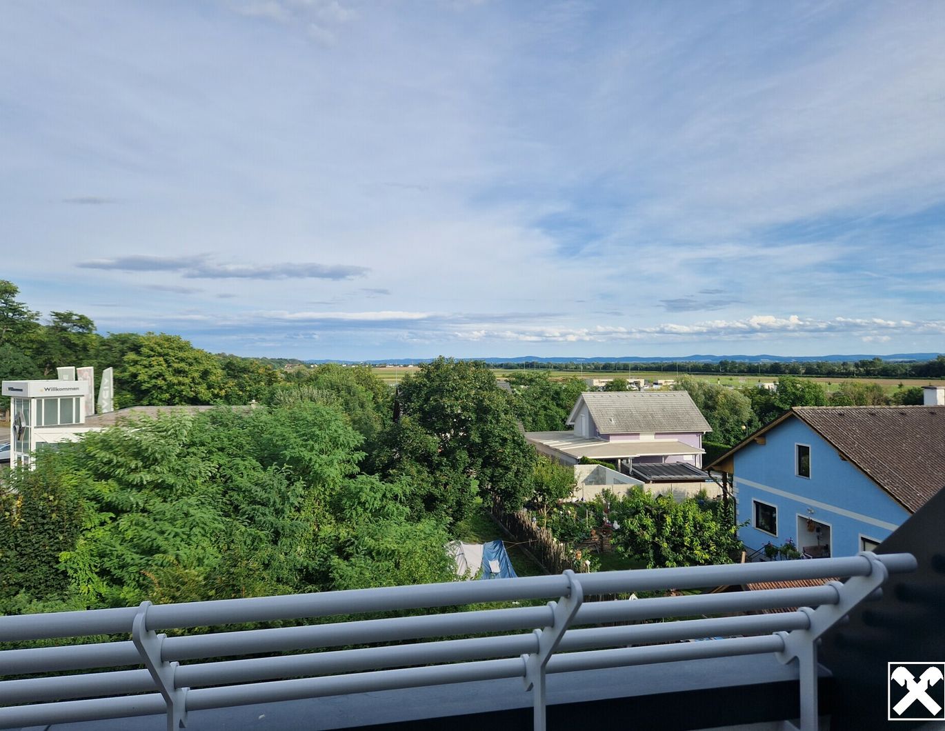 TRAUMHAFTE BALKONWOHNUNG MIT HERRLICHEM AUSBLICK UND MORGENSONNE