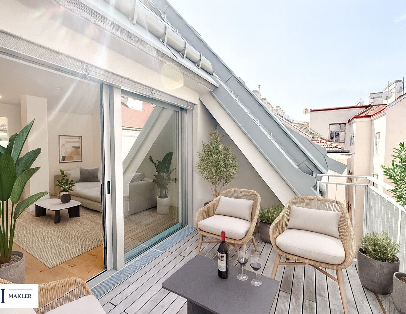 Eleganz & Komfort - moderne Dachgeschosswohnung mit Balkon & Premium-Design
