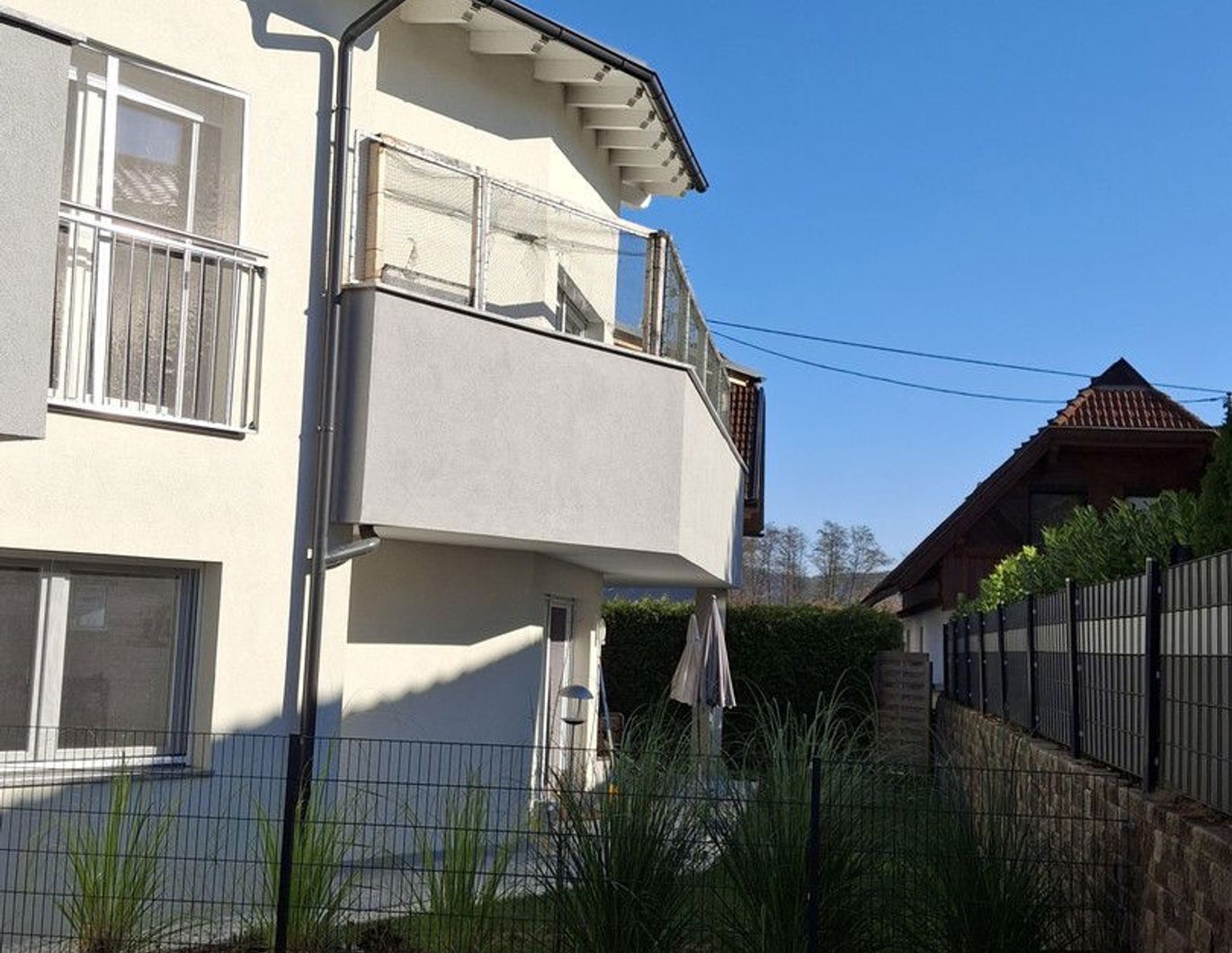 Großzügige, neuwertige 3 Zimmerwohnung