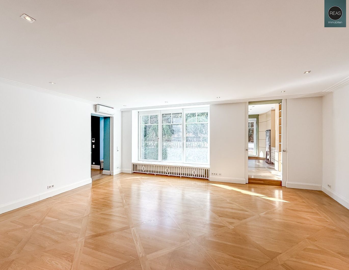 Provisionsfrei: Wunderschöne Traumwohnung mit herrlicher Terrasse und Balkon beim Liechtensteinpark und Lycee Francais! (Klimatisiert!)