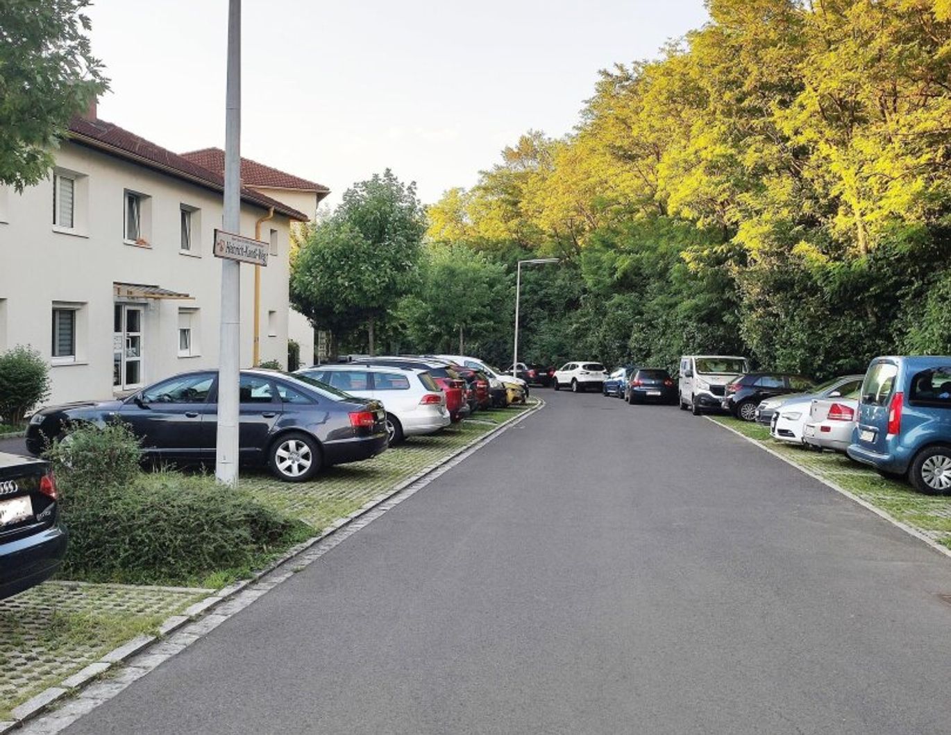 Renovierte Wohnung mit Loggia (3.OG ohne Lift)