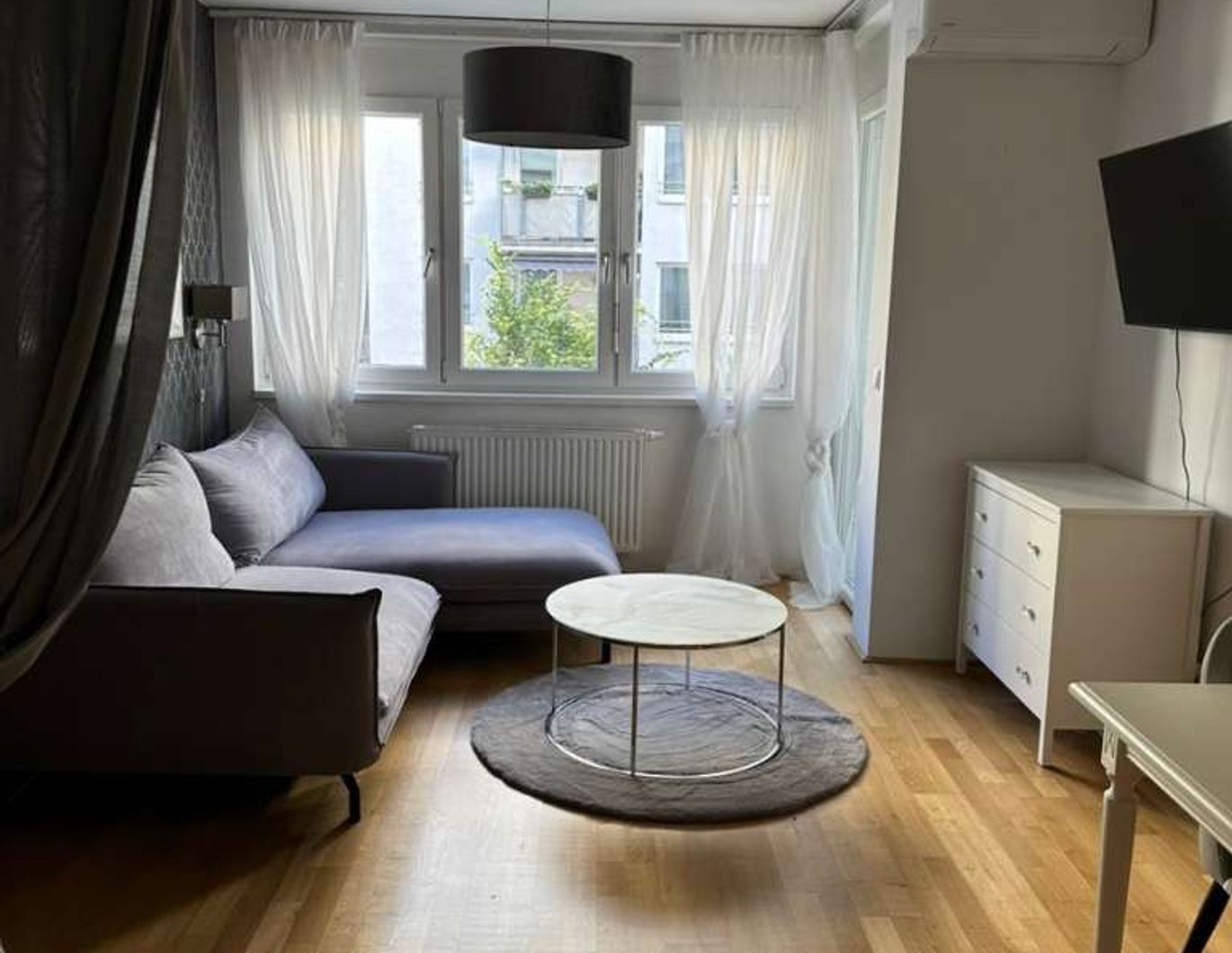 Moderne vollmöblierte Wohnung mit Loggia !