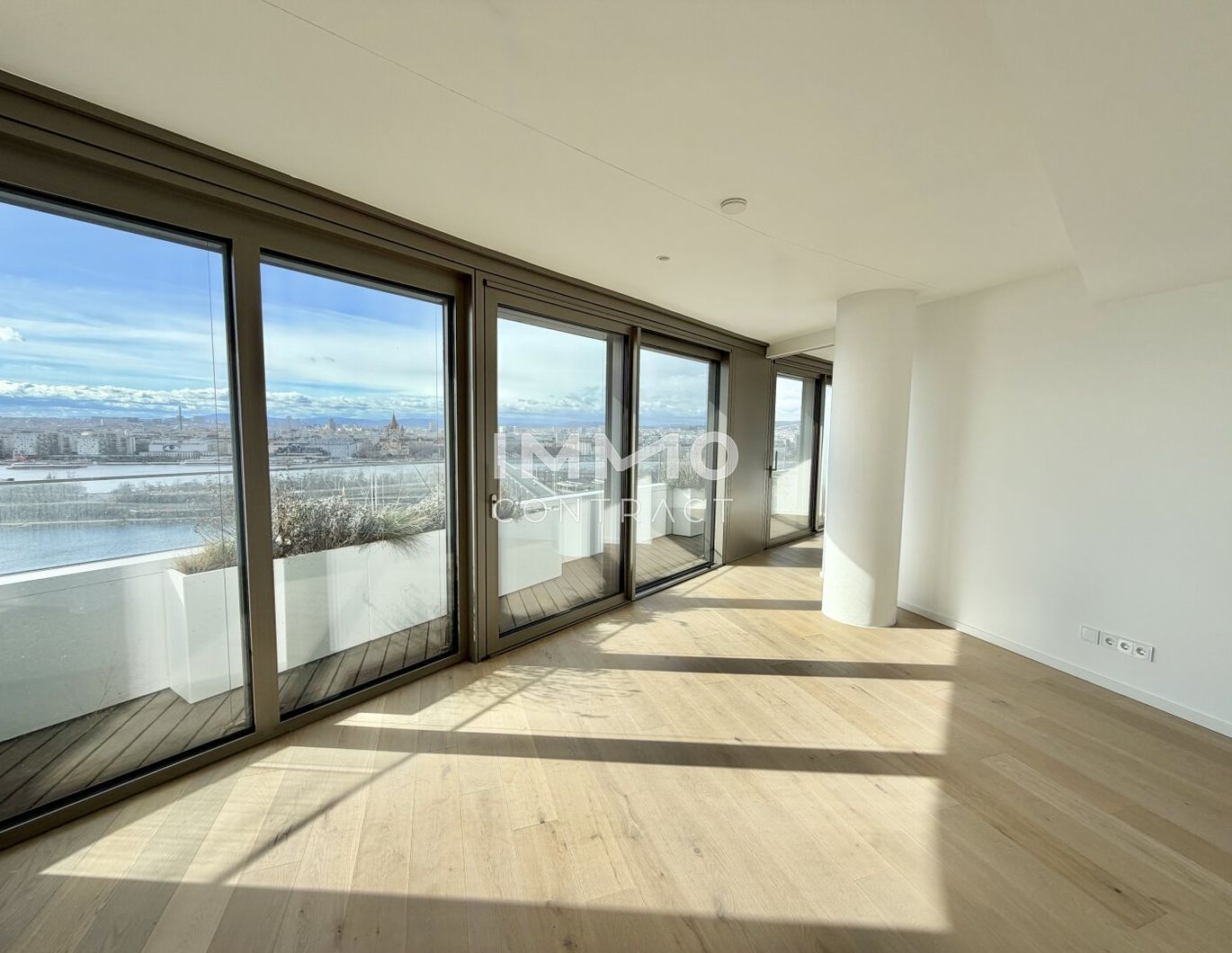 Den schönsten Ausblick auf Stephansdom, Prater & Neue Donau: Doorman, Gym, Pool, Wellness - LUXUS WOHNEN