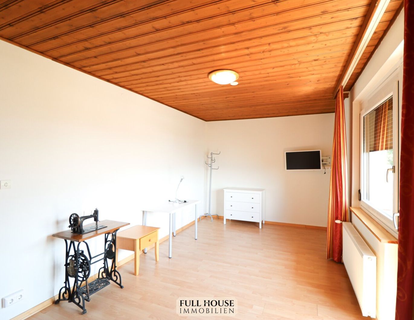 Modernes Studio mit Balkon, Parkplatz & Weitblick - INKL. Heizkosten & Strom | 2025 renoviert