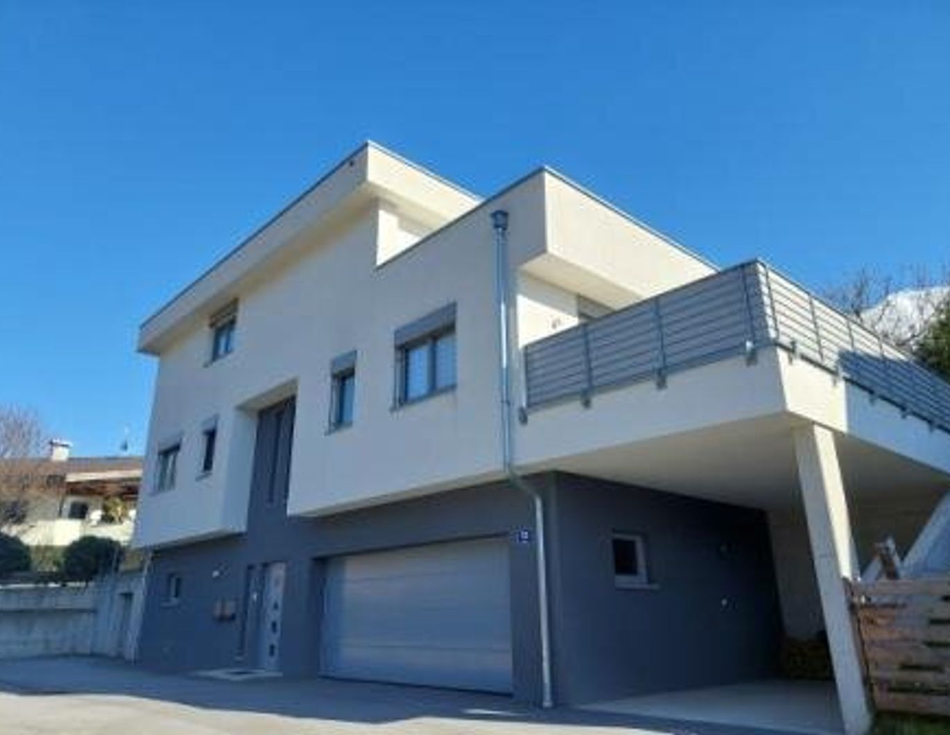 modernes 2 Familienhaus mit Lift, Garten und großen Terrassen