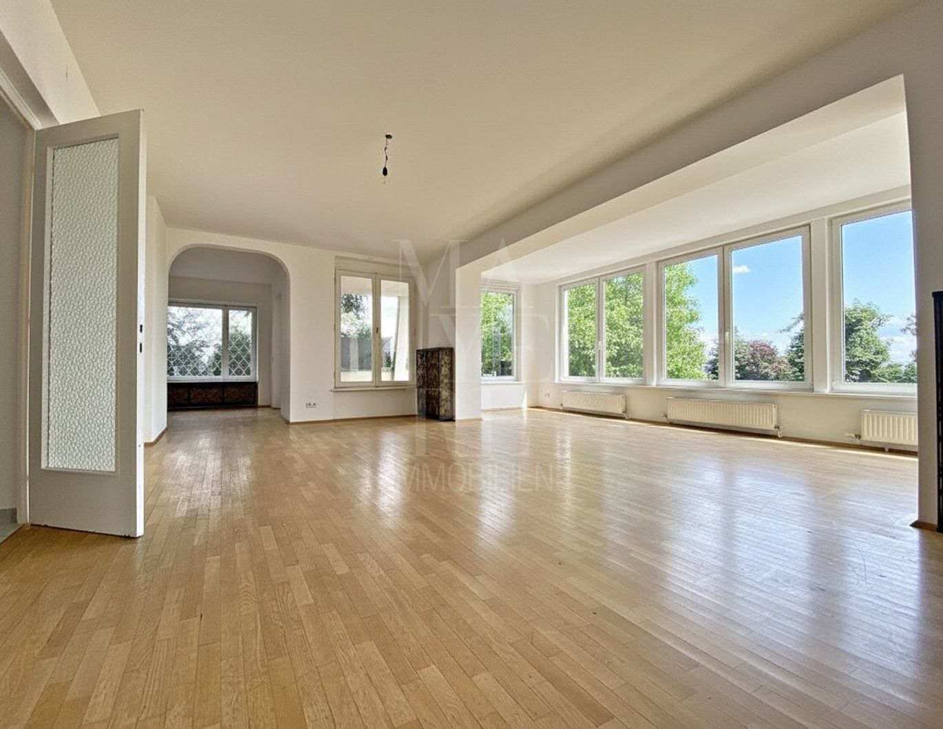 UMFANGREICHE RENOVIERUNGEN - FERTIGSTELLUNG ENDE DEZEMBER - SCHÖNES EINFAMILIENHAUS MIT POOL, TOLLER BLICK, GARAGE & GARTEN