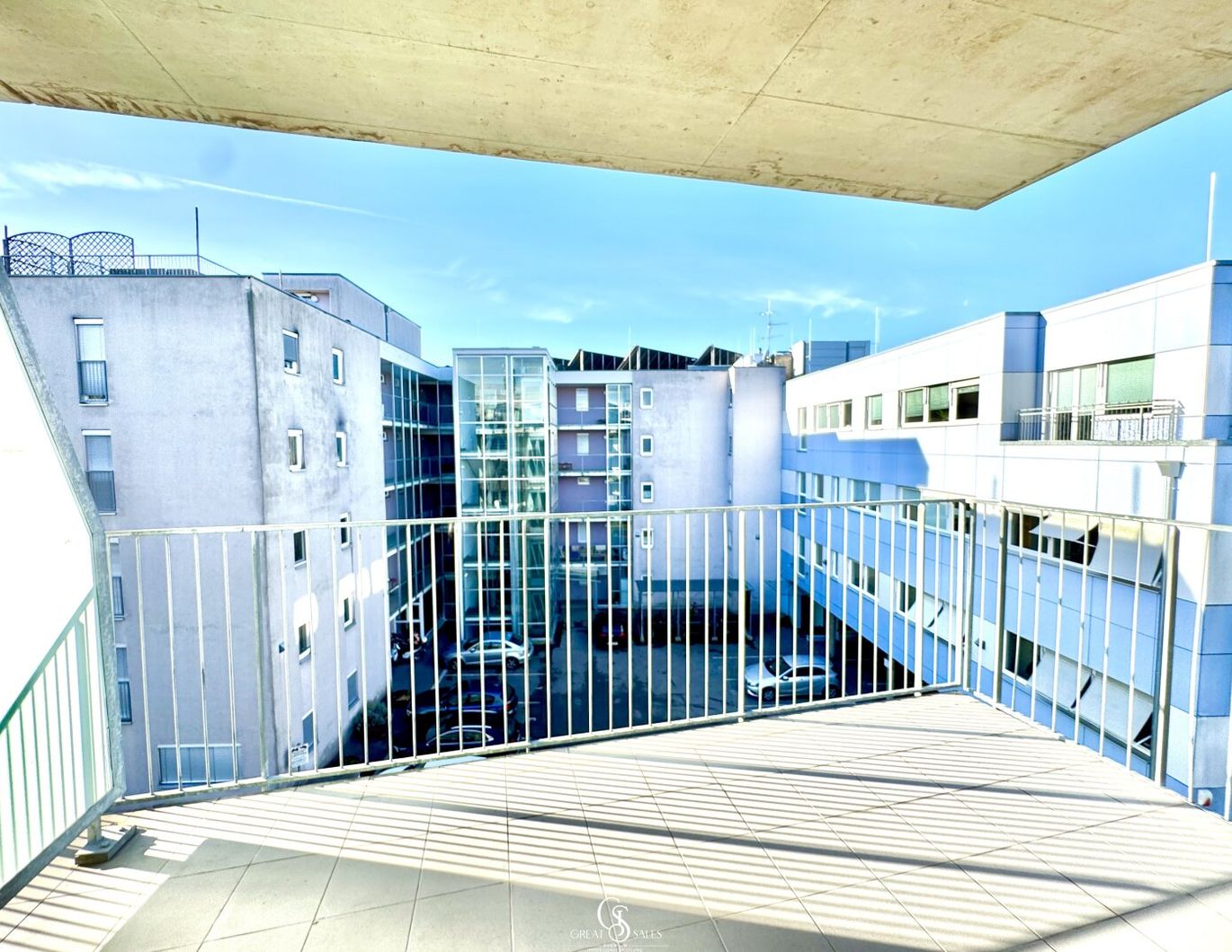 Helle Zwei-Zimmer-Wohnung mit Balkon und Tiefgaragenplatz Nähe Schulzentrum St.Peter
