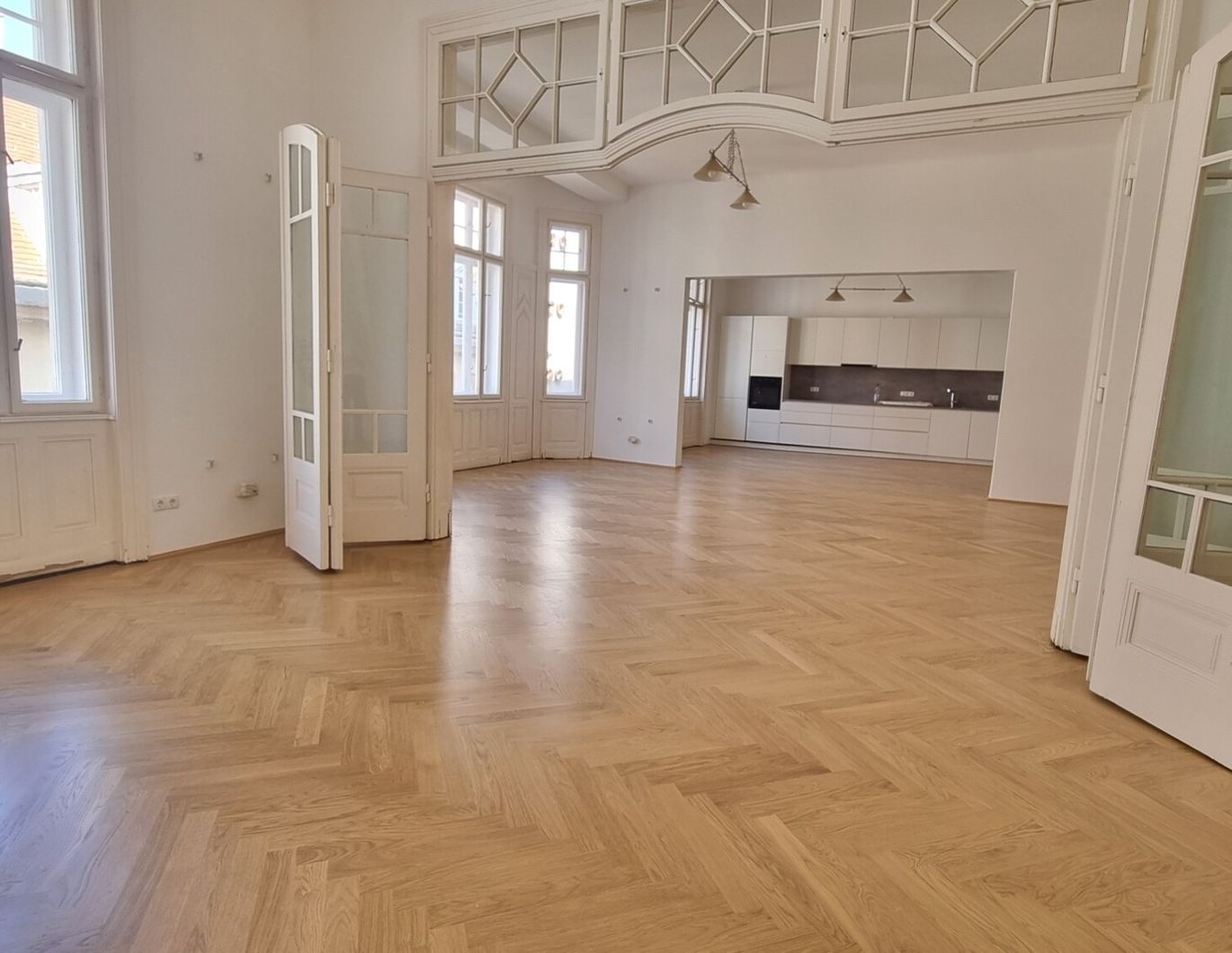 Erstbezug nach Sanierung - wunderschöne klassische Altbauwohnung