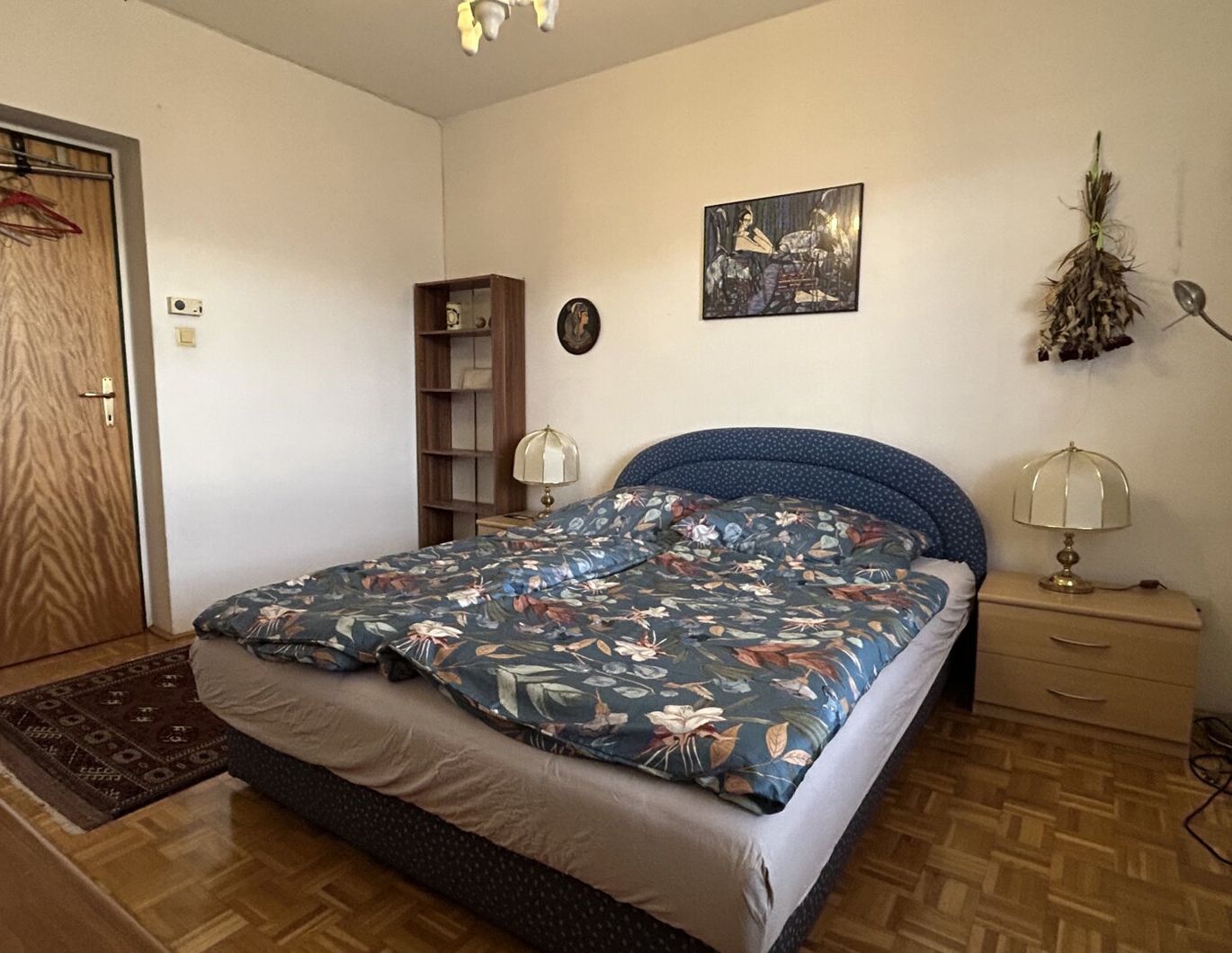 Vollmöblierte 2-Zimmer-Wohnung mit großzügigem 14 m² Westbalkon, Parkplatz & Top-Lage in Geidorf