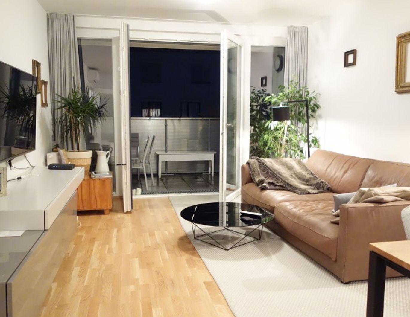 Top moderne Neubauwohnung mit Balkon in den Innenhof! direkt bei U3, Provisionsfrei