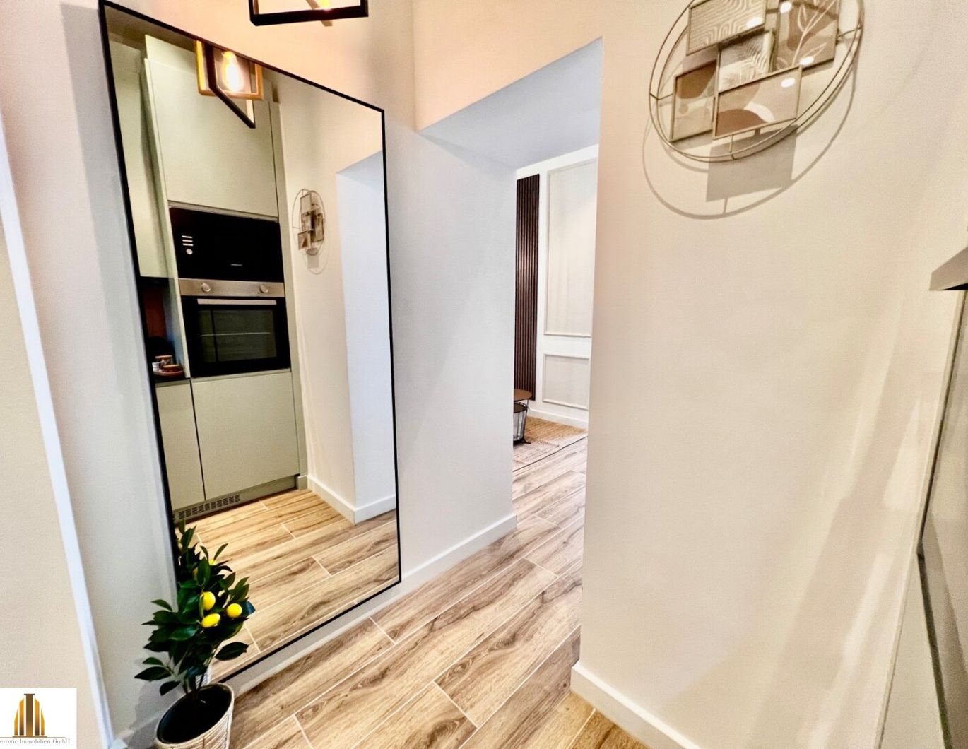 TOP-LAGE! Helle Garconniere - inkl. Möbel - Nächst SMZ Ost und U-Bahn