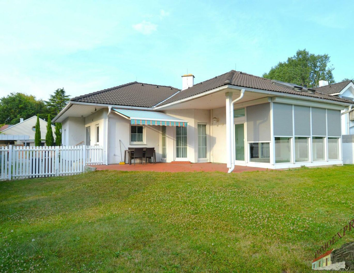 Bungalow mit Pool in den Seegärten von Neusiedl am See - komplett unterkellert - Kachelofen