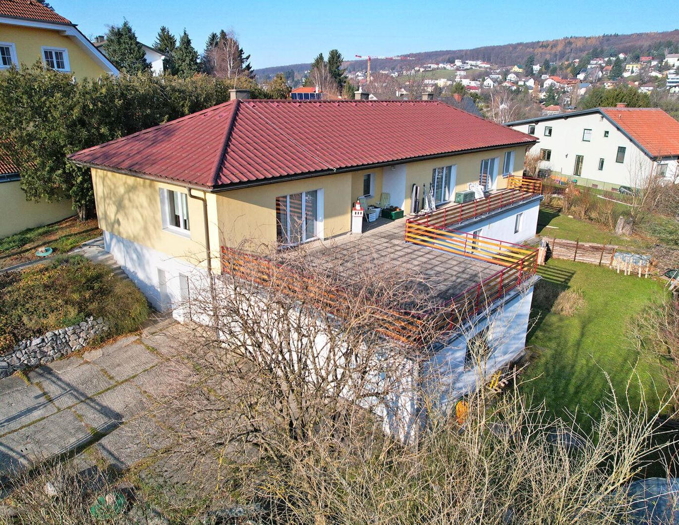 Mehrfamilienhaus mit Traumterrasse und Naturgarten in Zentrumsnähe