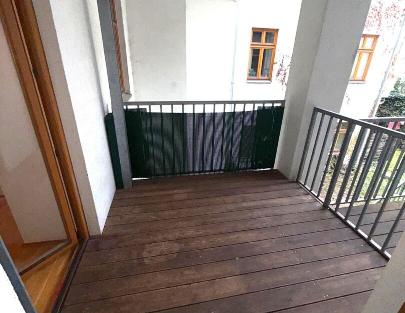 2 Zimmer Altbauwohnung in der Storchengasse + 1 hofseitiger Balkon mit ca. 5,60 m² - nur ca. 3 - 4 Gehminuten zu den U-Bahnen U4 & U6