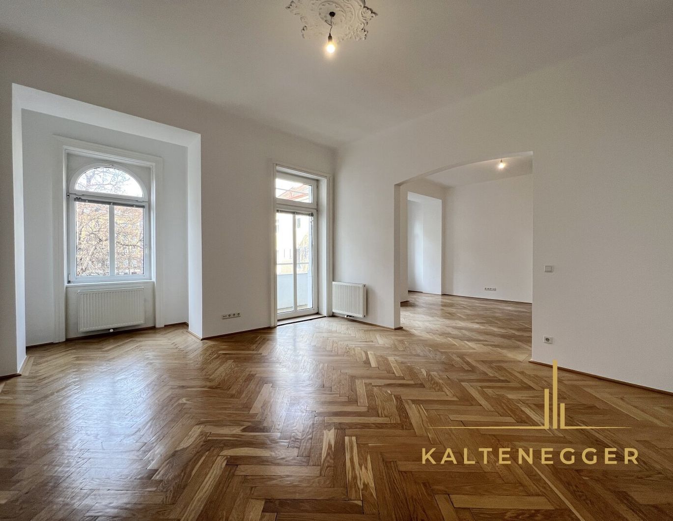 Stilvoller Altbau in Hofruhelage - großzügige 3-4-Zimmer-Wohnung mit Balkon
