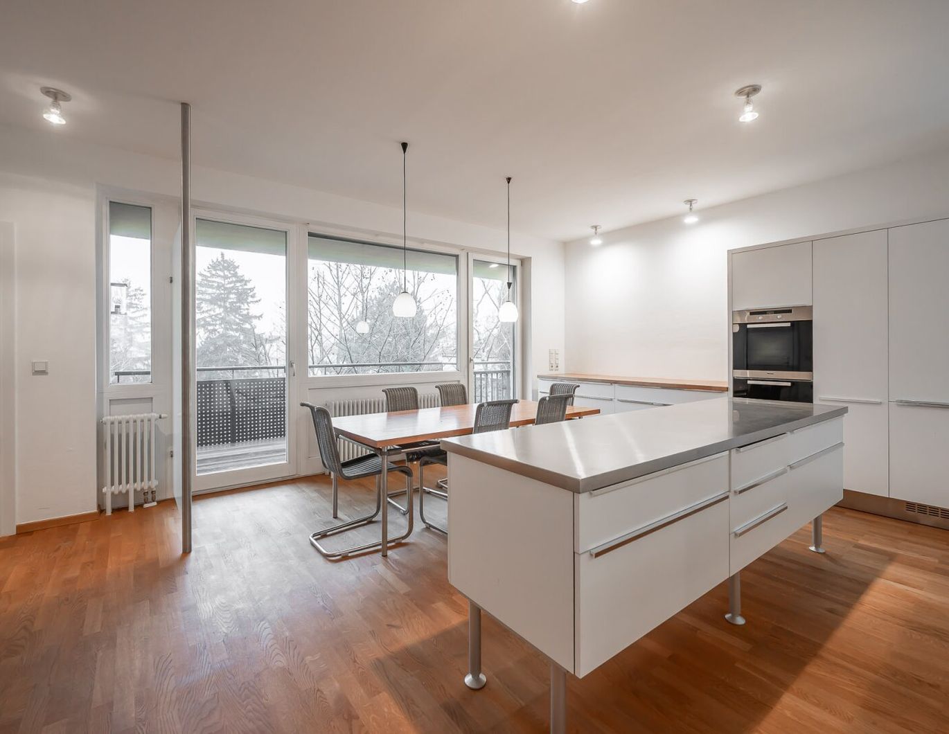 Schöne 3 Zimmer Wohnung mit separater Küche & Esszimmer & Balkon in sehr gutem Zustand - Grünblick - ab sofort - nahe Türkenschanzpark/Gersthof