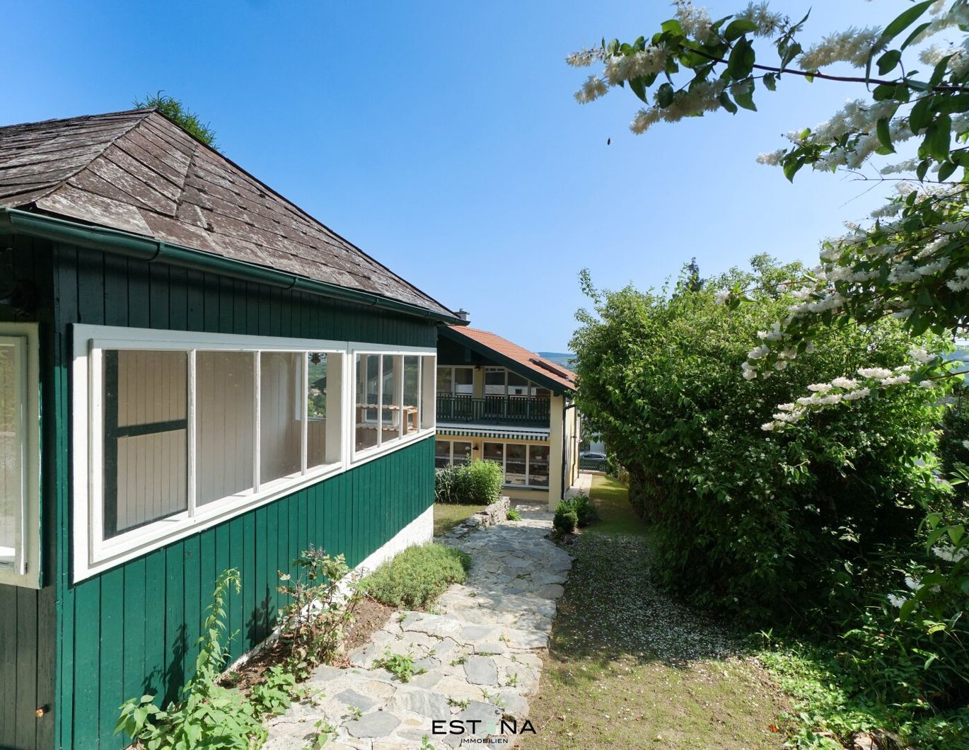 Gepflegtes Haus mit großem Garten, Panorama und Gartenhaus