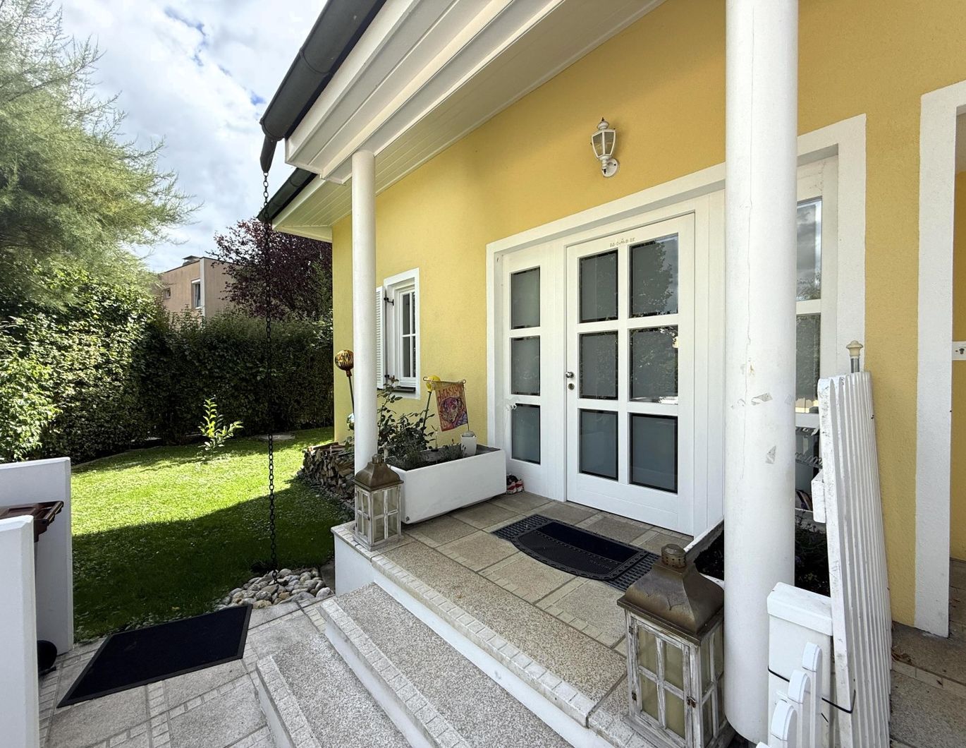 Wunderschöne Doppelhaushälfte in Massivbauweise, komplett eingerichtet // Wonderful semi-detached house in solid construction, fully furnished //