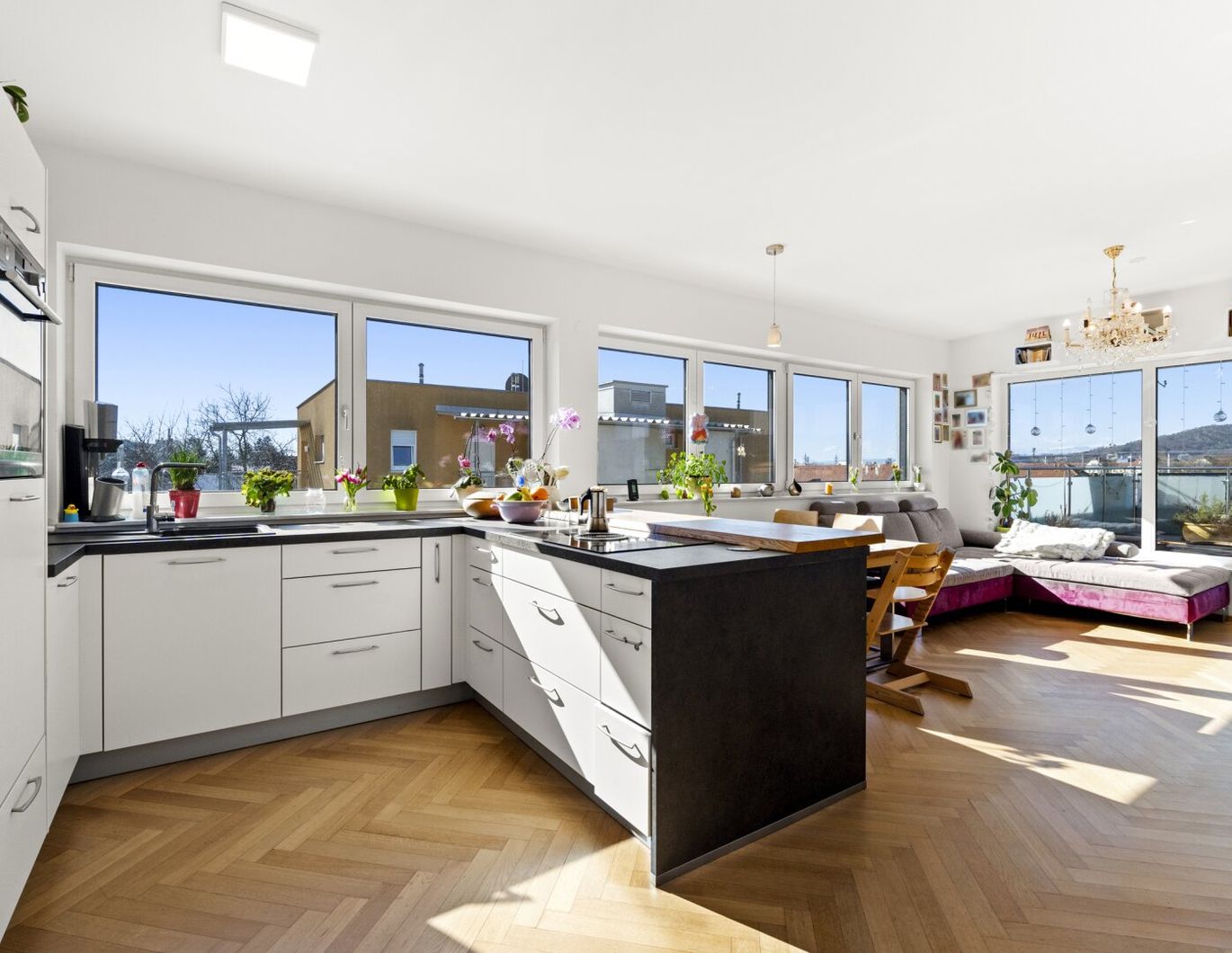Helle - Neuwertige Terrassenwohnung in attraktiver Grazer Lage - 3 Zimmer, 2 Terrassen, Carport!!