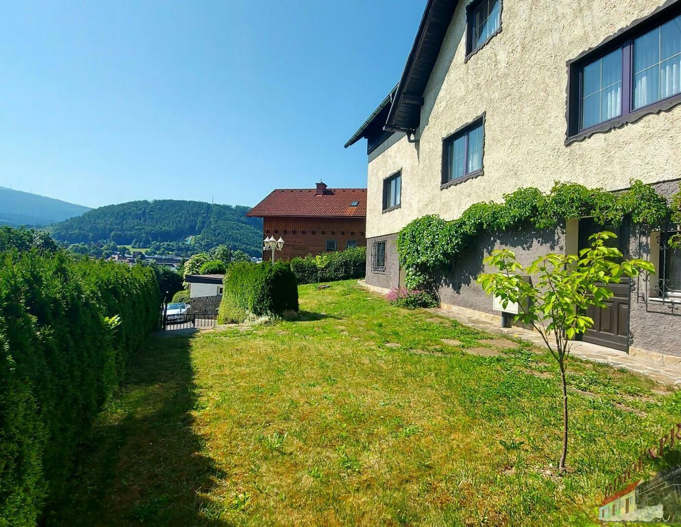 Ein-/ Zweifamilienhaus in ruhiger Aussichtslage