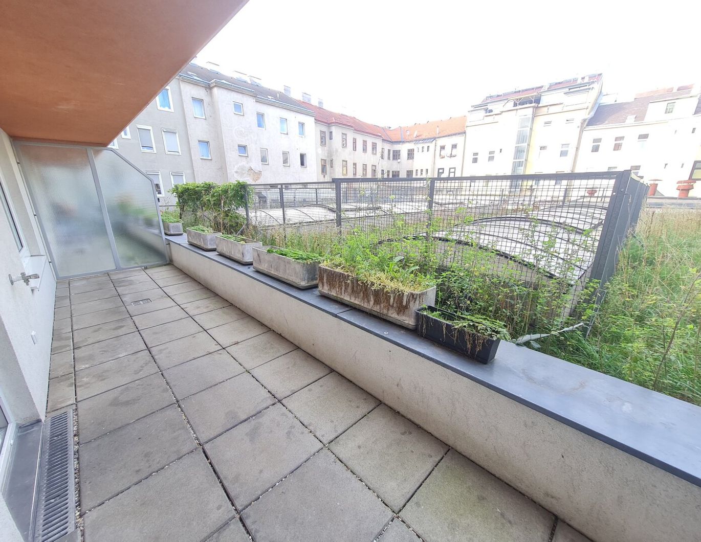 HOFRUHELAGE! KLEINE 2-ZIMMER NEUBAUWOHNUNG MIT TERRASSE NÄHE U1!!