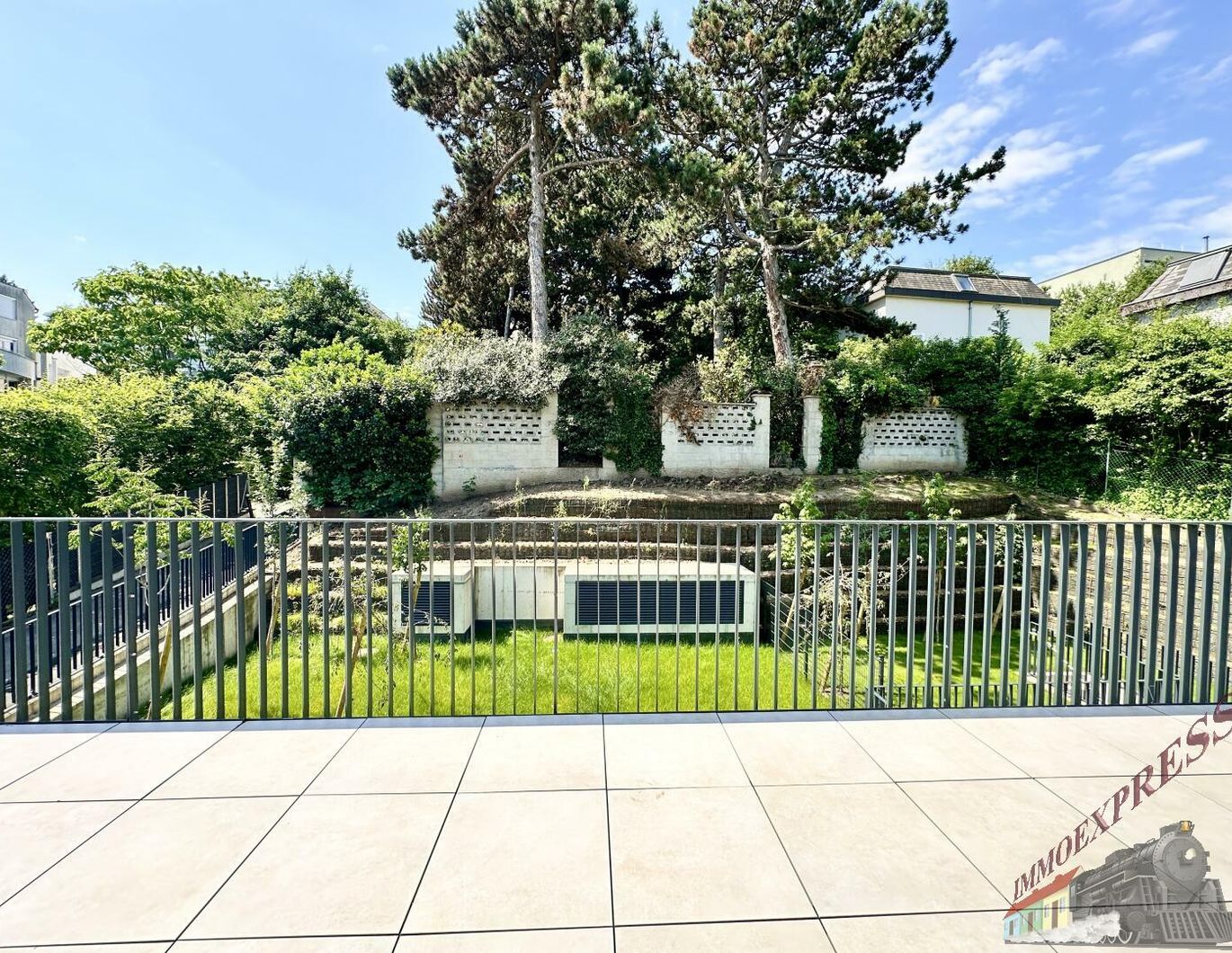 Dachtraum - großzügige 2-Zimmer-Wohnung mit südseitiger 17 m² Terrasse, Erstbezug, ruhige Lage im Dachgeschoss ohne Schrägen