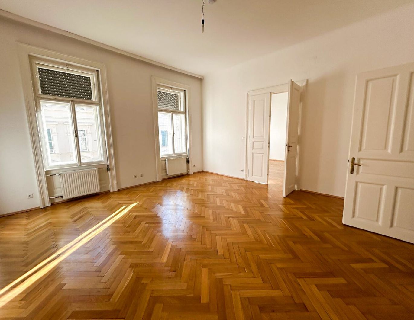 Großzügiger Altbau im Herz-Jesu-Viertel!