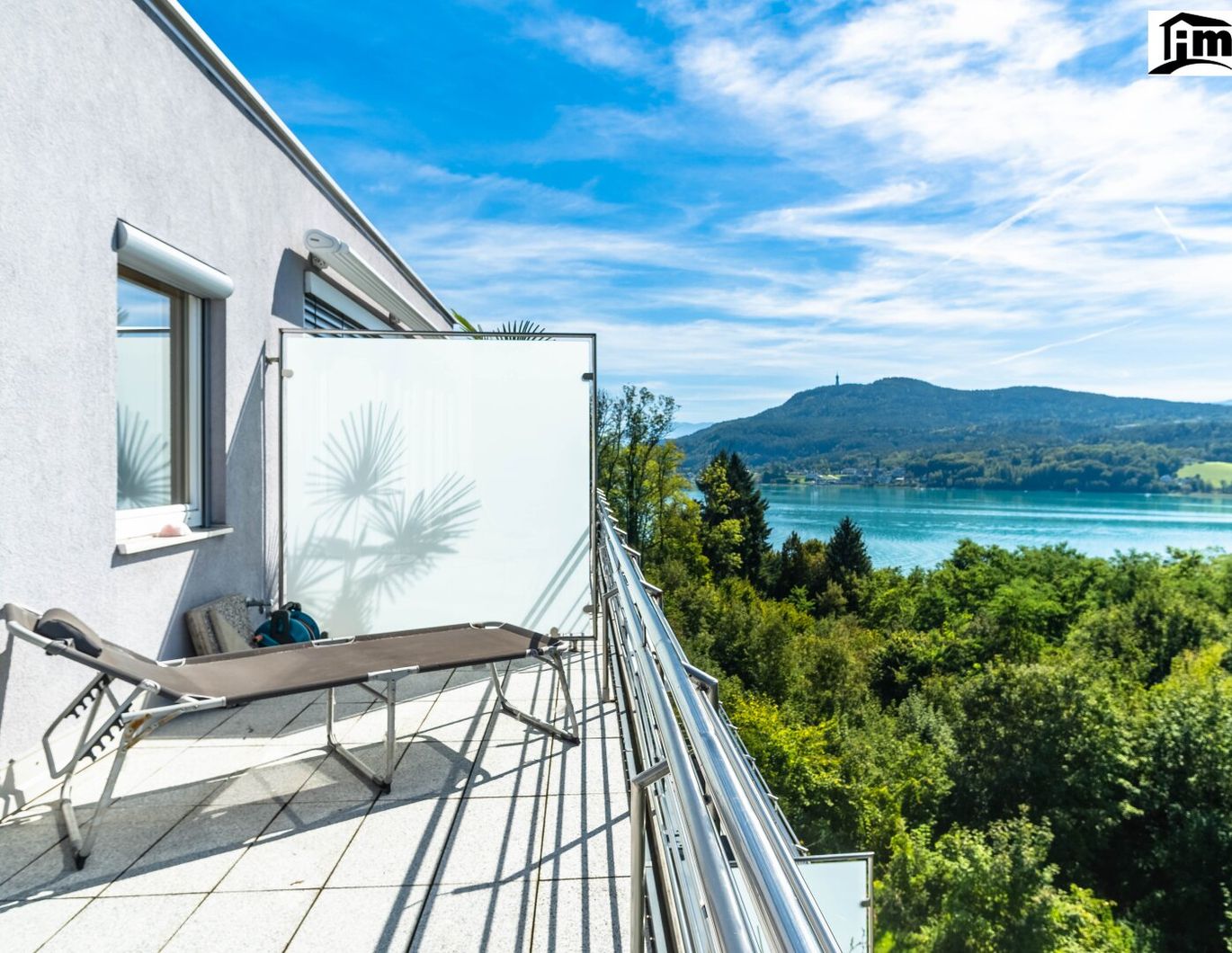 Wo Licht, See und Lebensqualität eins werden. In nur 5 Gehminuten zum öffentlichen Badestrand