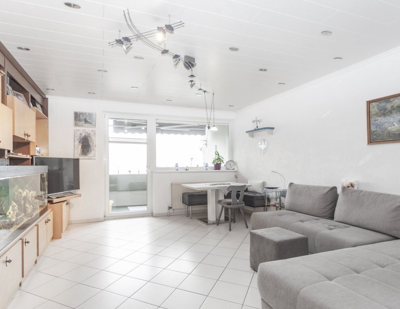 Traumwohnung mit Balkon, nagelneuer Küche & Top-Lage!