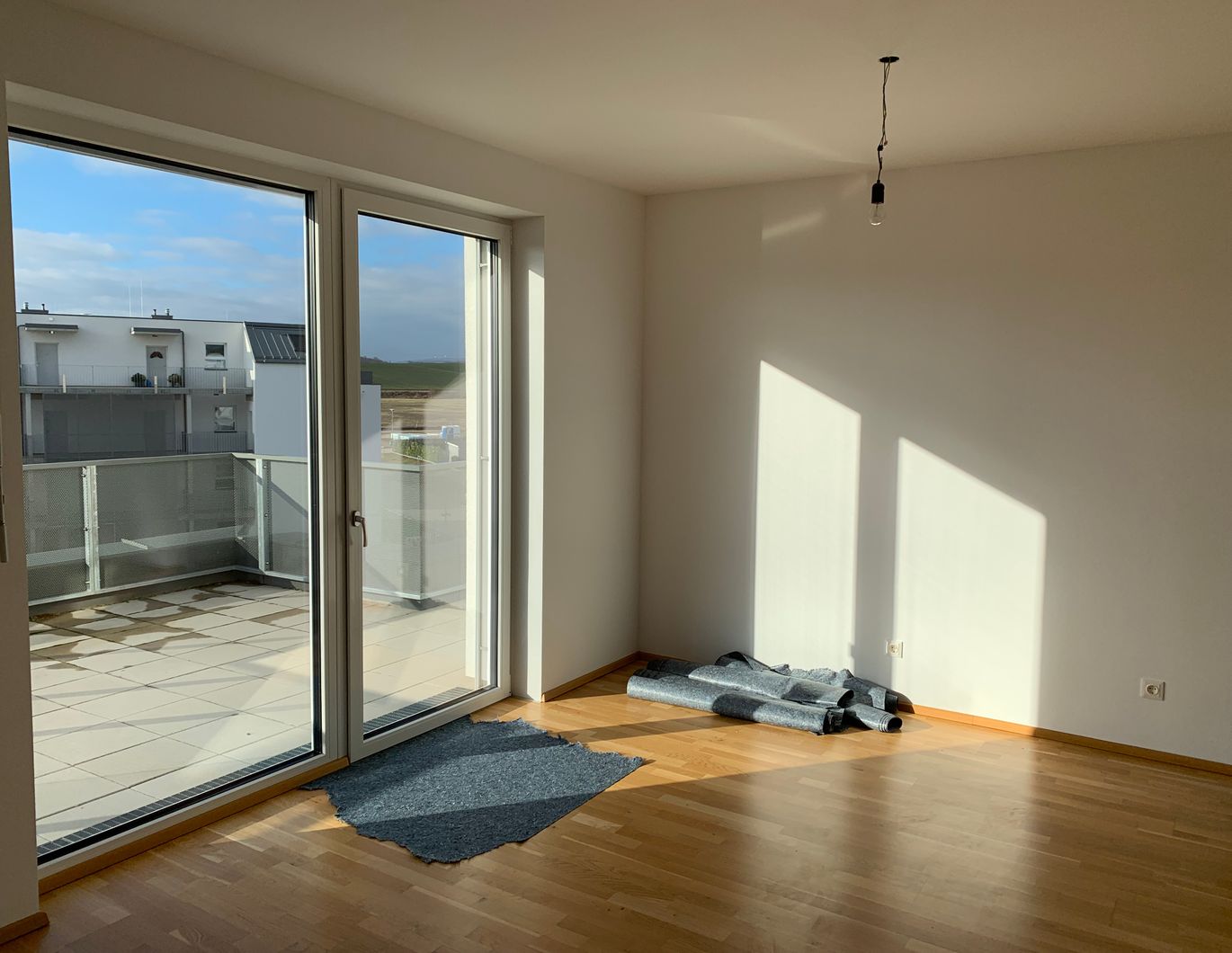 sonnige 3-Zimmer Wohnung im Dachgeschoss mit Terrasse (inkl Garage)