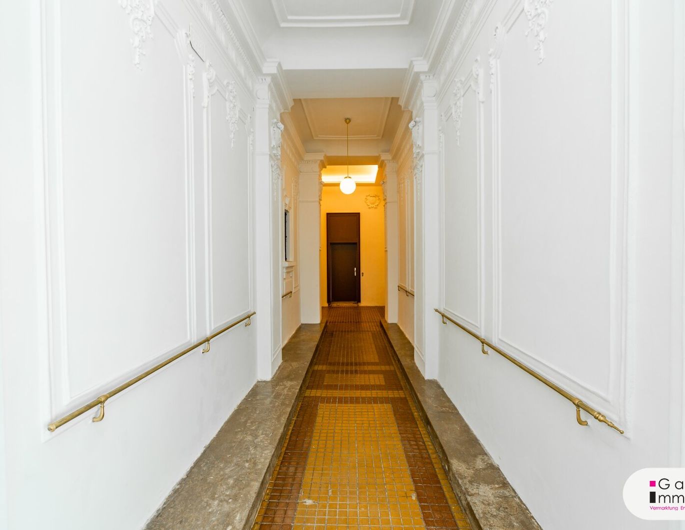 WG-geeignete Altbauwohnung in saniertem Haus