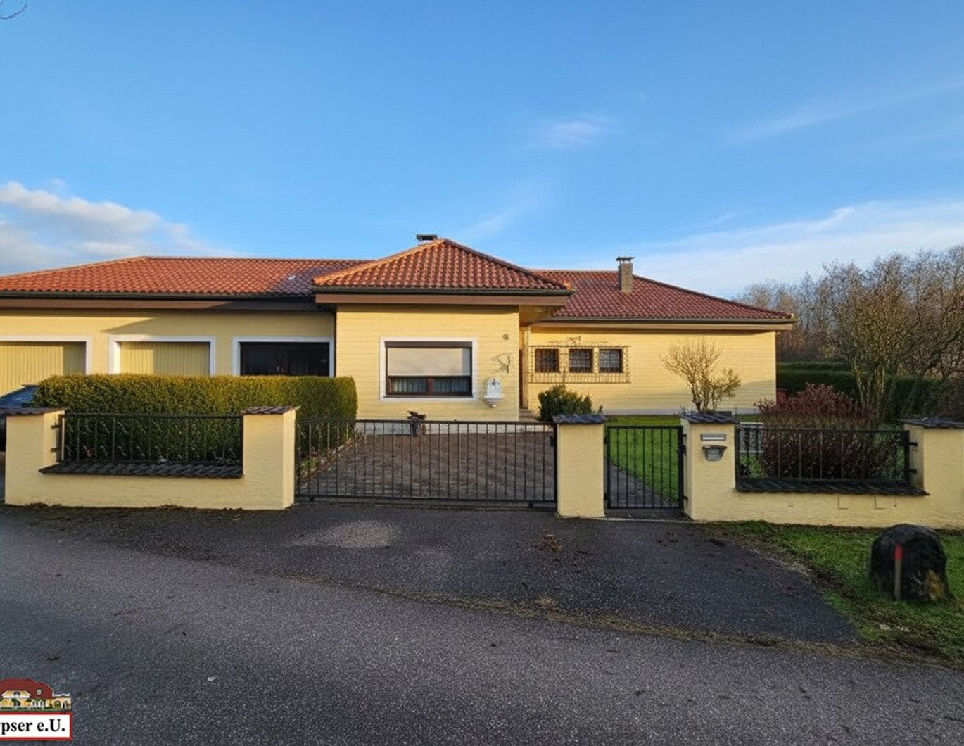 Sonniger, gediegener Bungalow in Ruhiger Lage !!