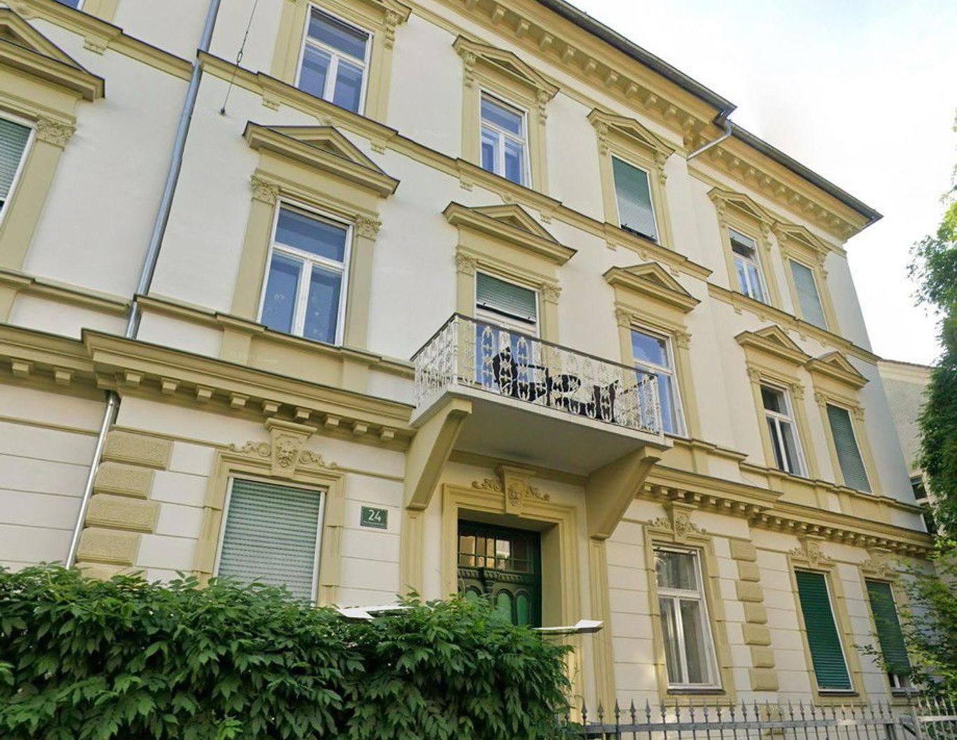 Moderne ruhige Designer-Dachgeschosswohnung in wunderschönem Altbau - TOPBEZIRK St. Leonhard