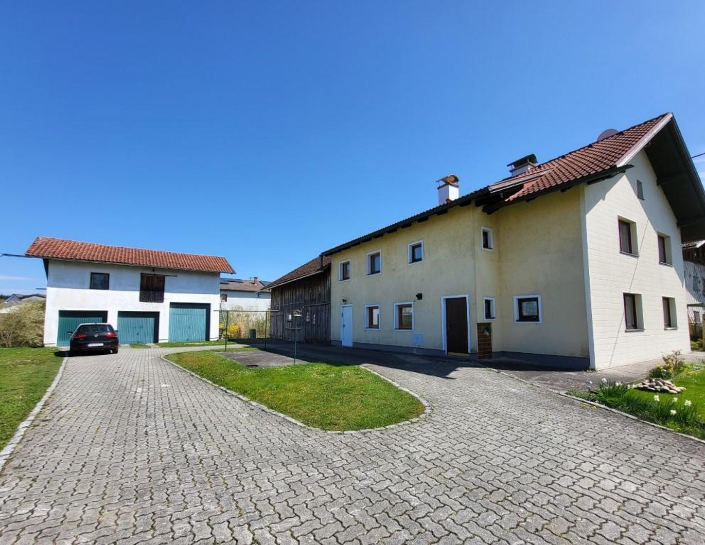 Ehemaliges Sacherl mit Nebengebäuden und 2.153 m² Baugrundfläche