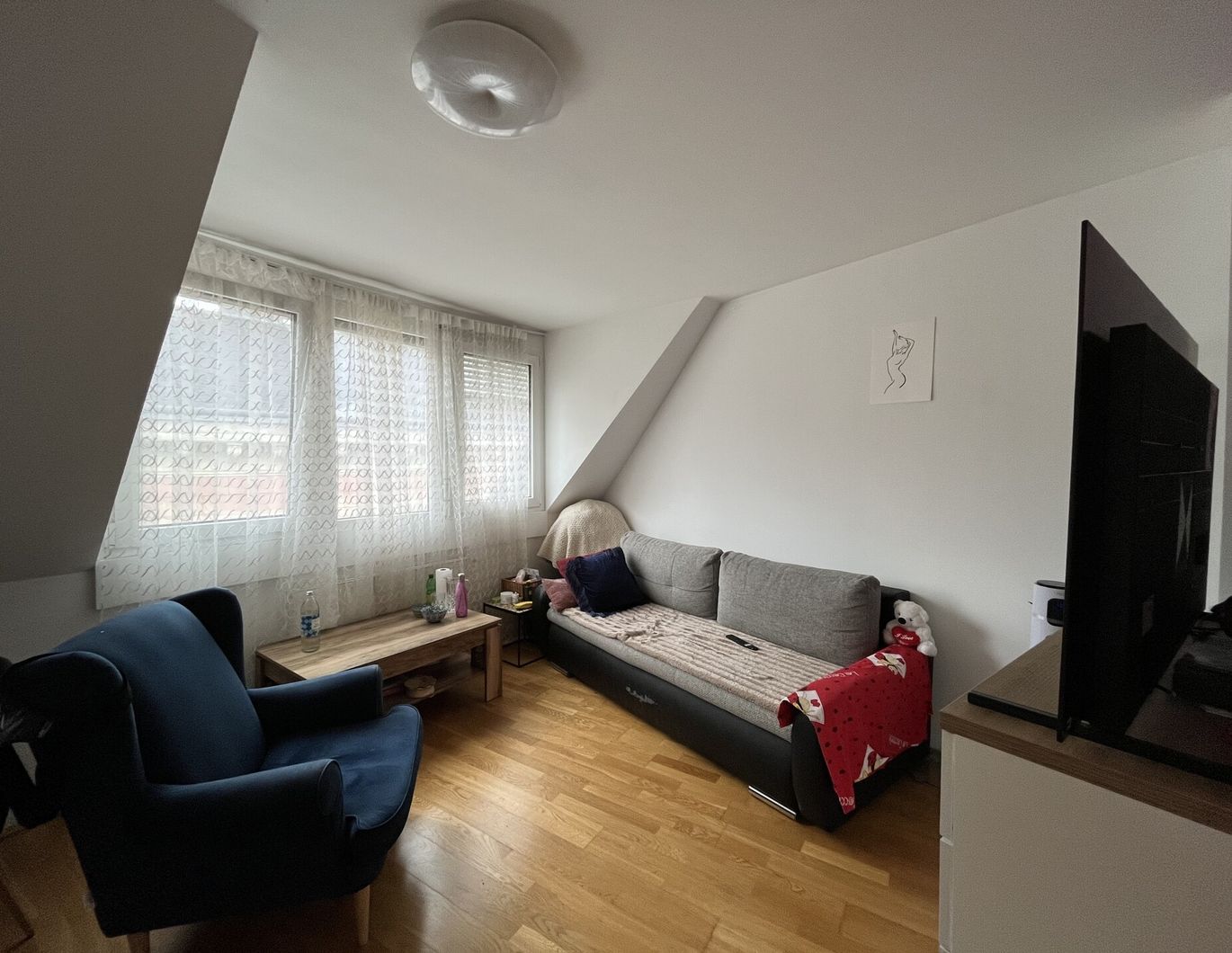 Helle 2 Zimmer Dachgeschoß Wohnung in bester Lage - 1050 Wien!