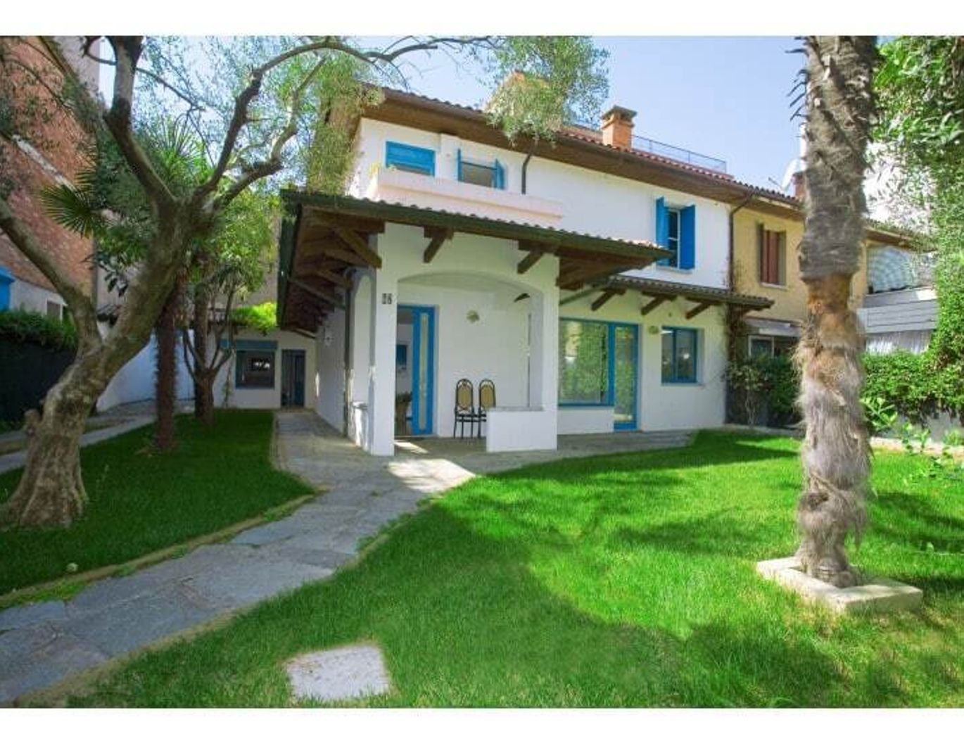 LUXURY VILLA MIT GARTEN IN LIGNANO