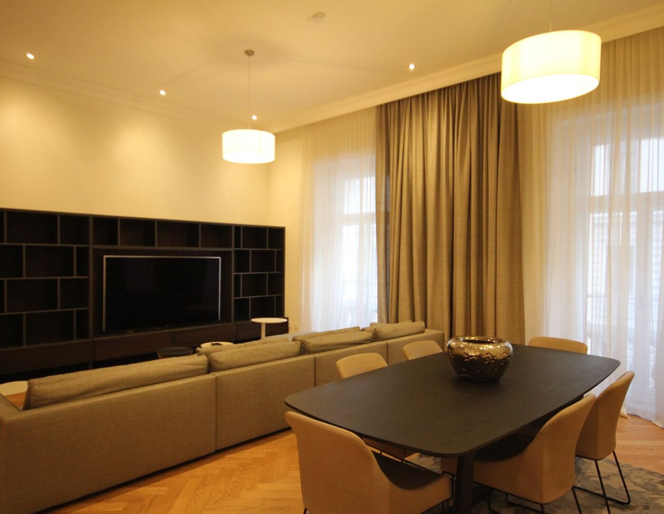 Exklusive 2 Zimmer Wohnung im 1. Bezirk mit Pool, Spa und Fitness