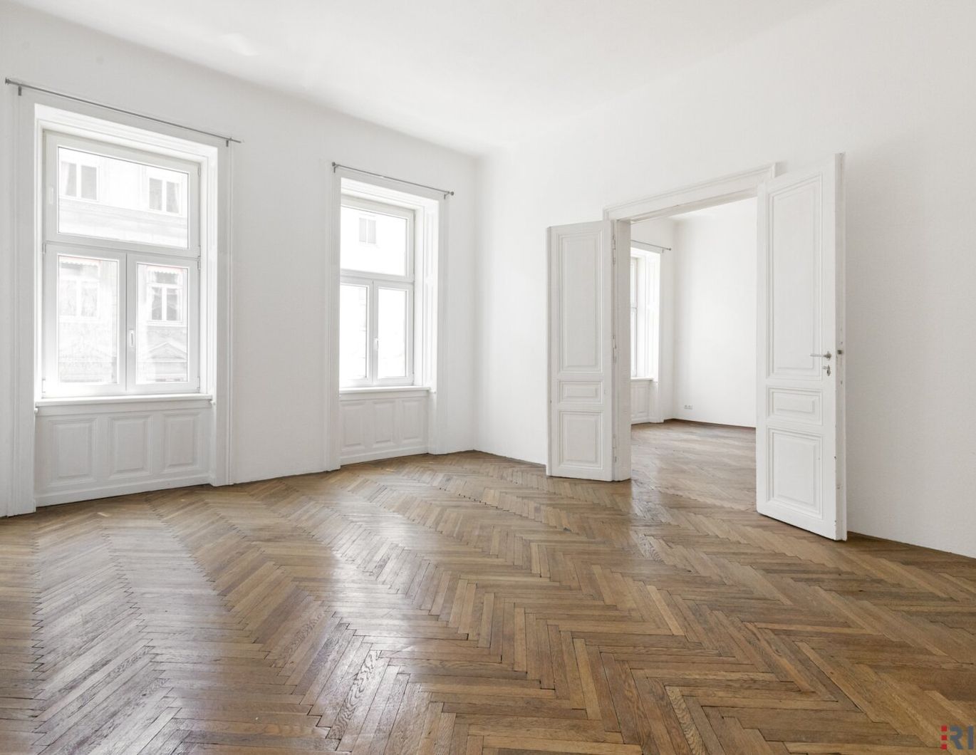 5 GEHMINUTEN ZUM ROCHUSMARKT | Sanierungsbedürftige Stilaltbauwohnung | Zimmer zentral begehbar | Tageslichtbad