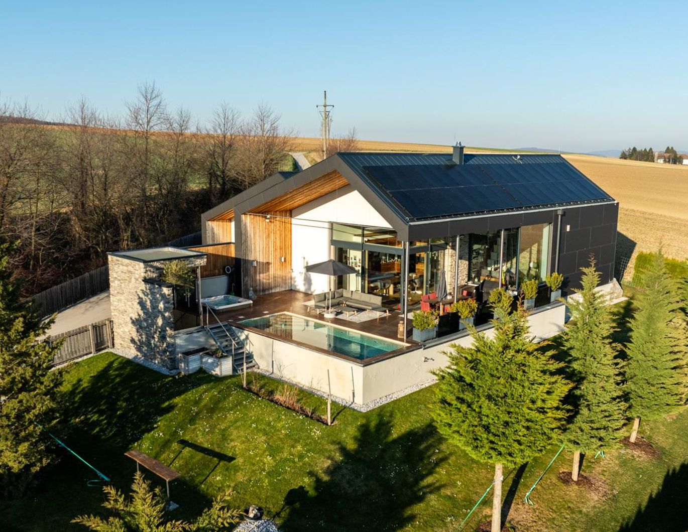 ARCHITEKTENHAUS IM GRÜNEN - DAS LANDHAUS NEU INTERPRETIERT
