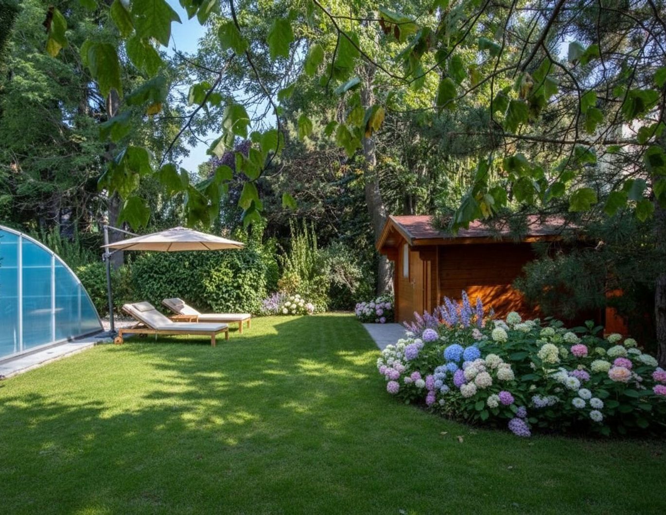 Endlich Zuhause! - 9 Zimmer Villa mit herrlichem Garten, Pool, großer Garage - Niedrigenergiehaus im perfekten Zustand zum sofort Einziehen!