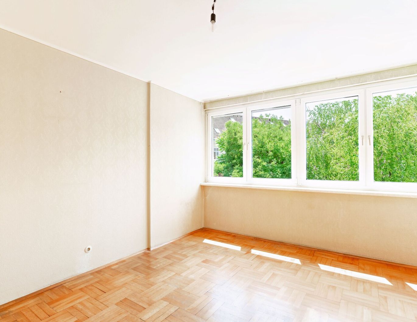 Helle 2-Zimmer Wohnung mit Wintergarten und Balkon