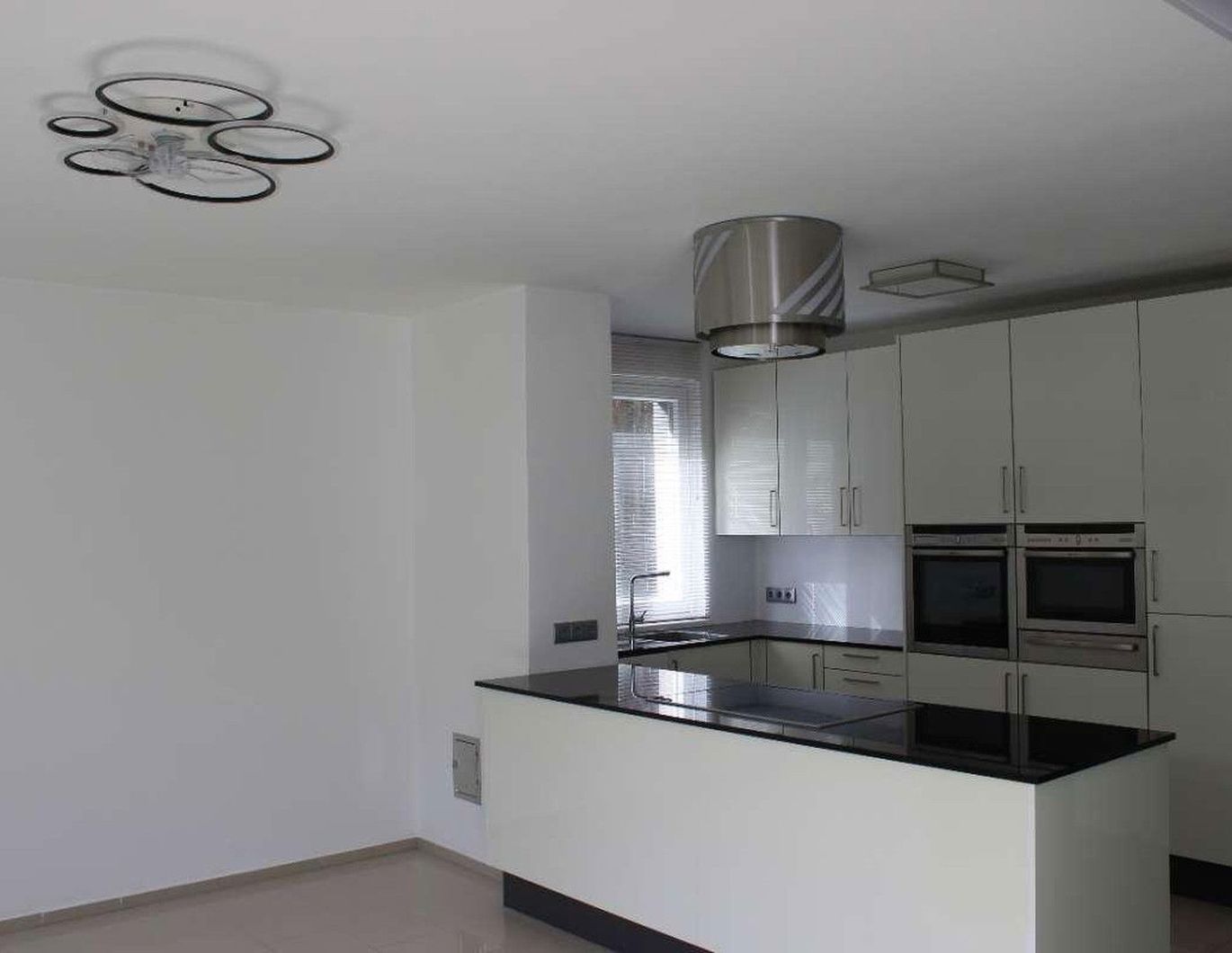 Moderne Wohnung im Villengebiet von Mauer (absolute Grünruhelage, hochwertige Ausstattung)