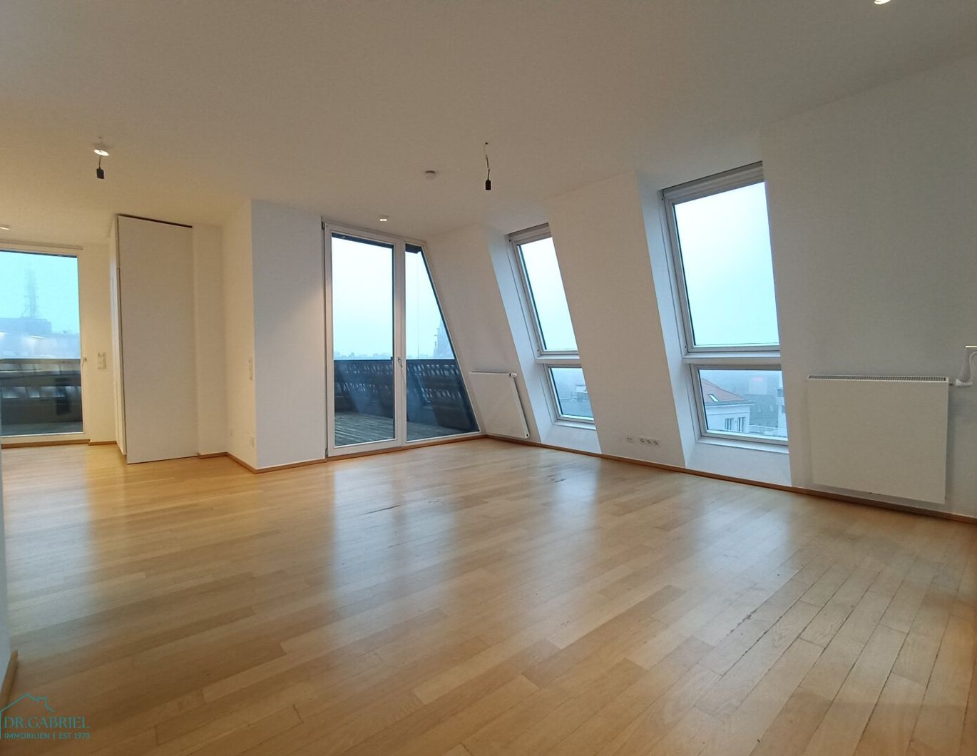 DACHMAISONETTE MIT TERRASSEN - NÄHE APOLLOGASSE - BEZUG 01.02.2026