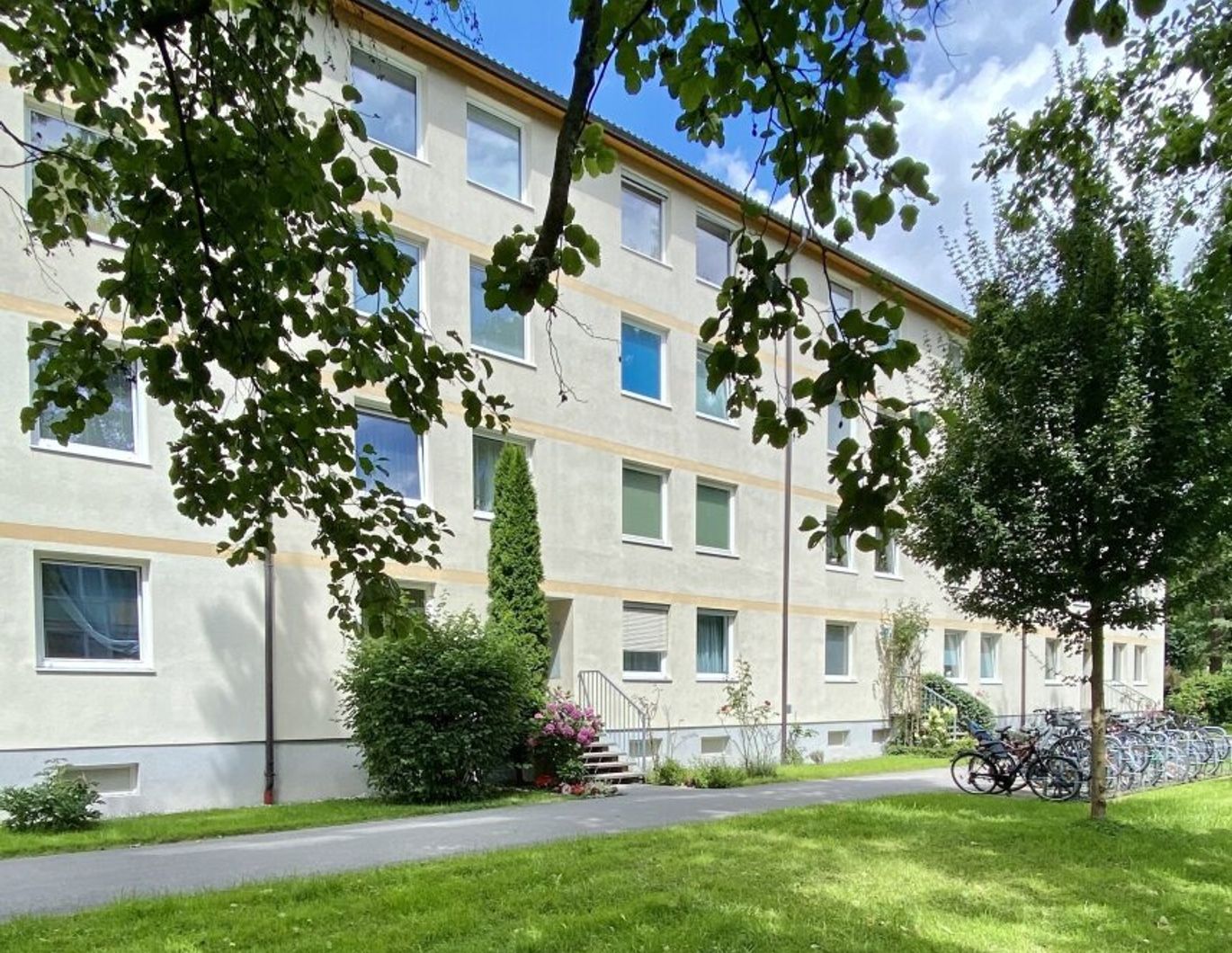 Generalsanierte, helle & ruhige 2 - Zimmer-Wohnung mit Loggia