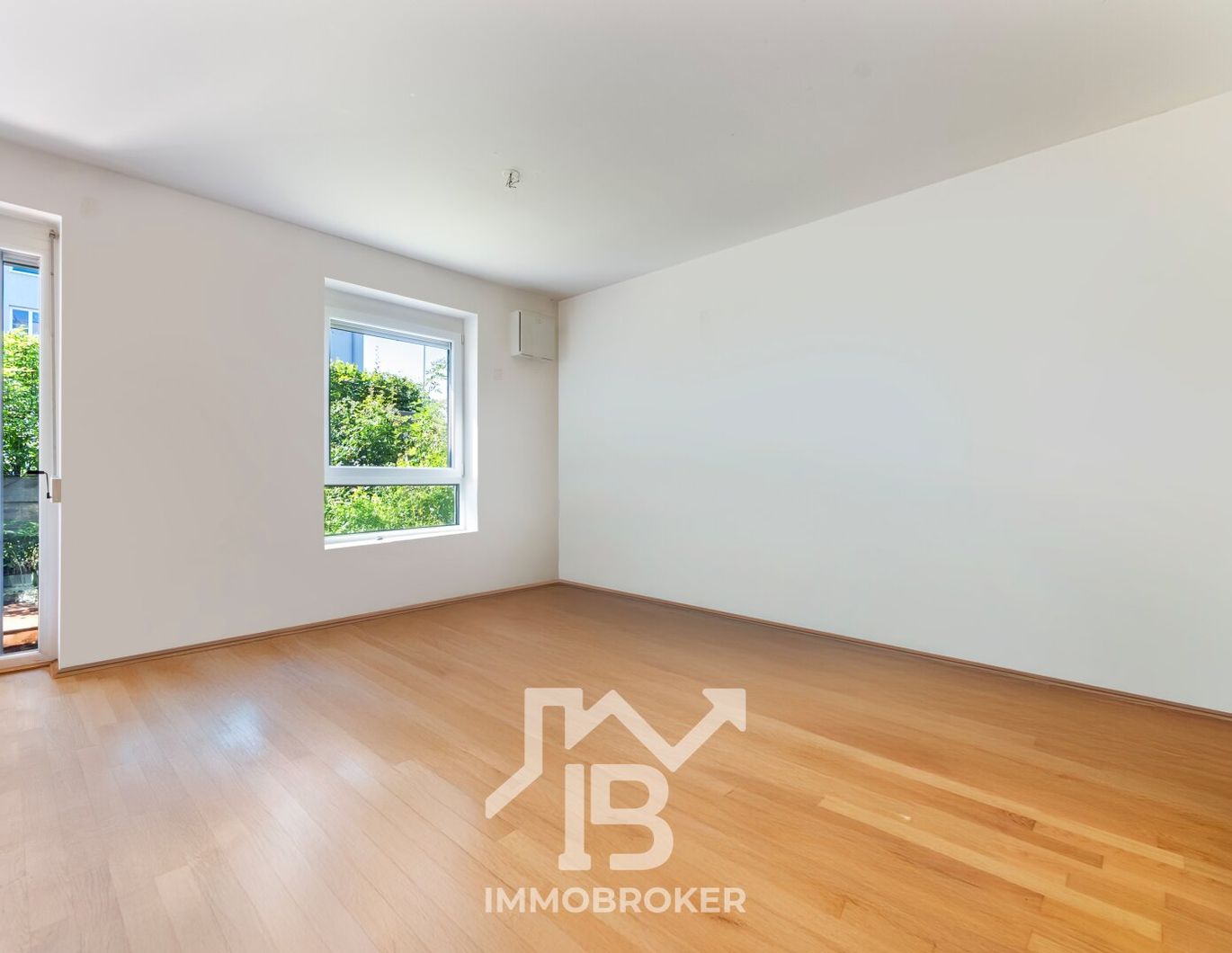 Moderne, großzügige Gartenwohnung mit TG-Stellplatz