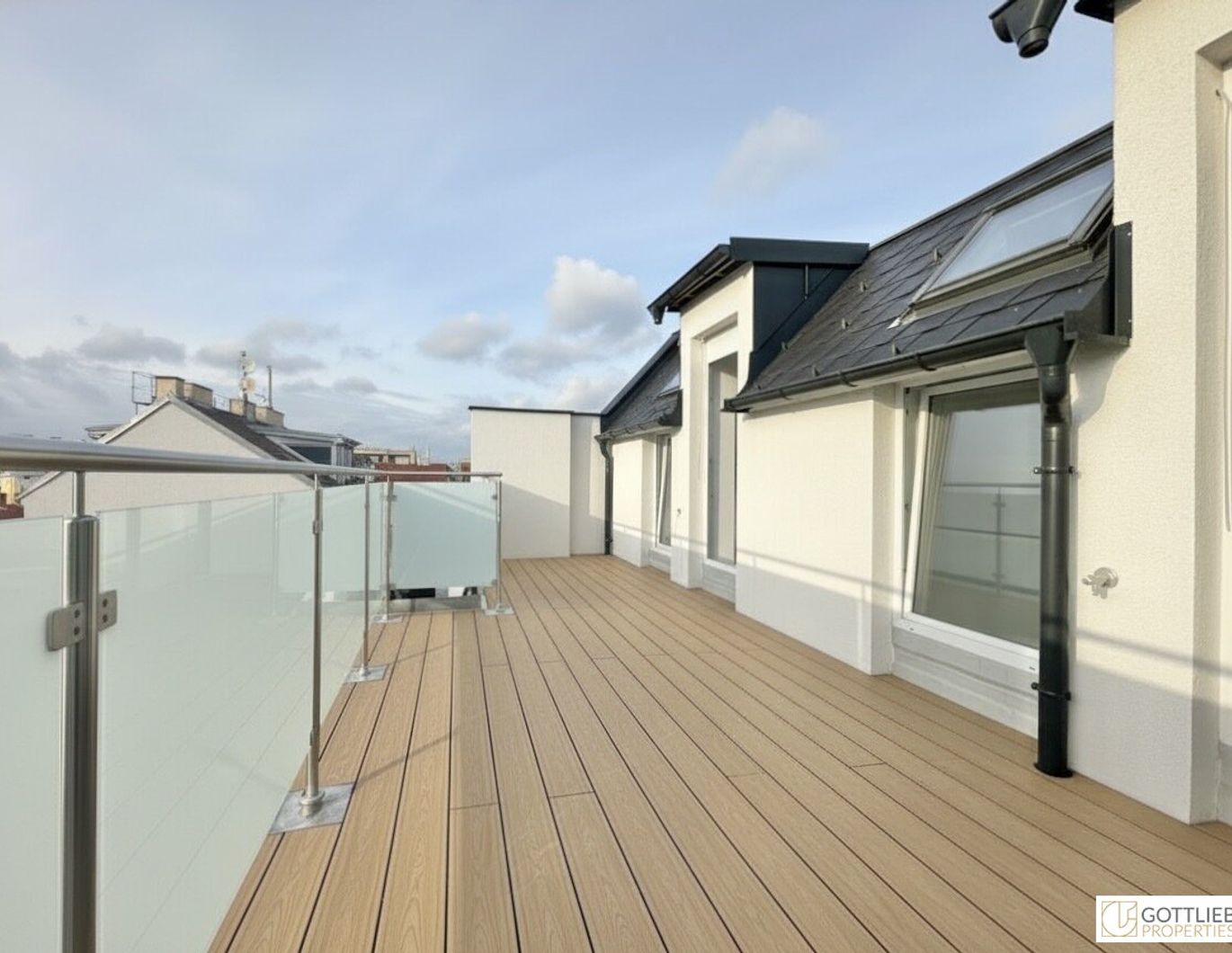 Erstbezug in U-Bahn-Nähe! Sonniges 4-Zimmer-Penthouse mit zwei Terrassen und Fernblick