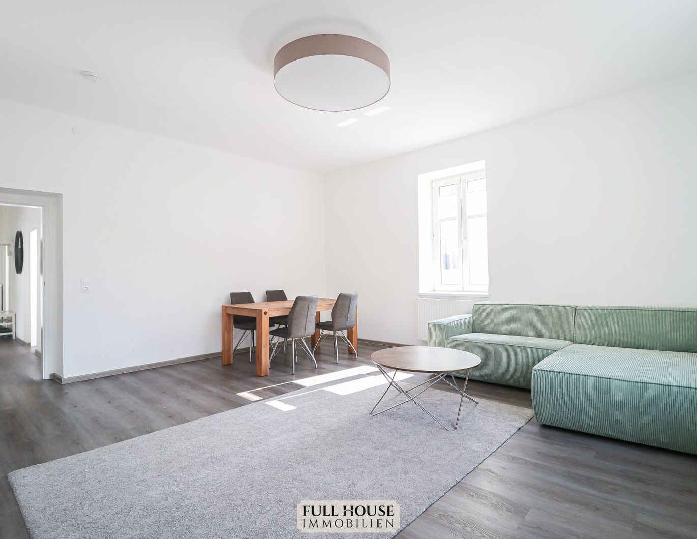 Zentrale, gut geschnittene 4-Zimmer-Wohnung im 1. Obergeschoss